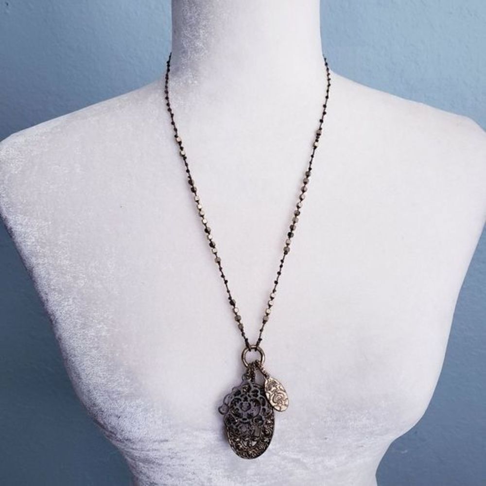 Necklace‎